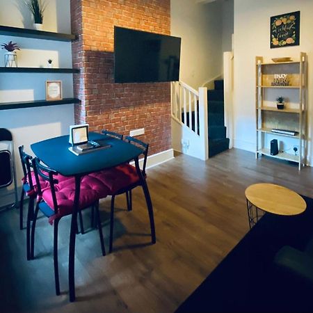 Large 4 Bedroom Home - Coventry City Centre Εξωτερικό φωτογραφία