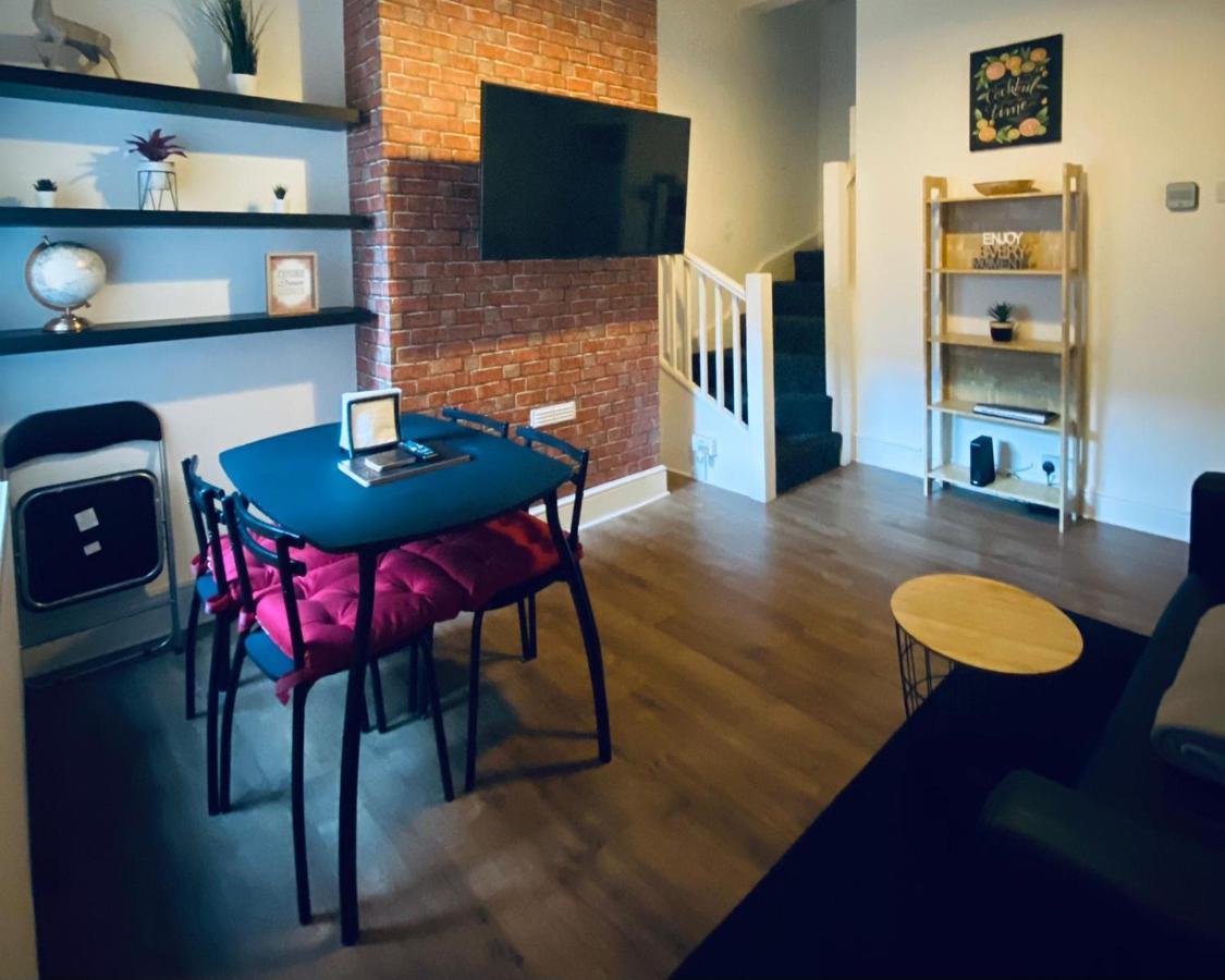 Large 4 Bedroom Home - Coventry City Centre Εξωτερικό φωτογραφία