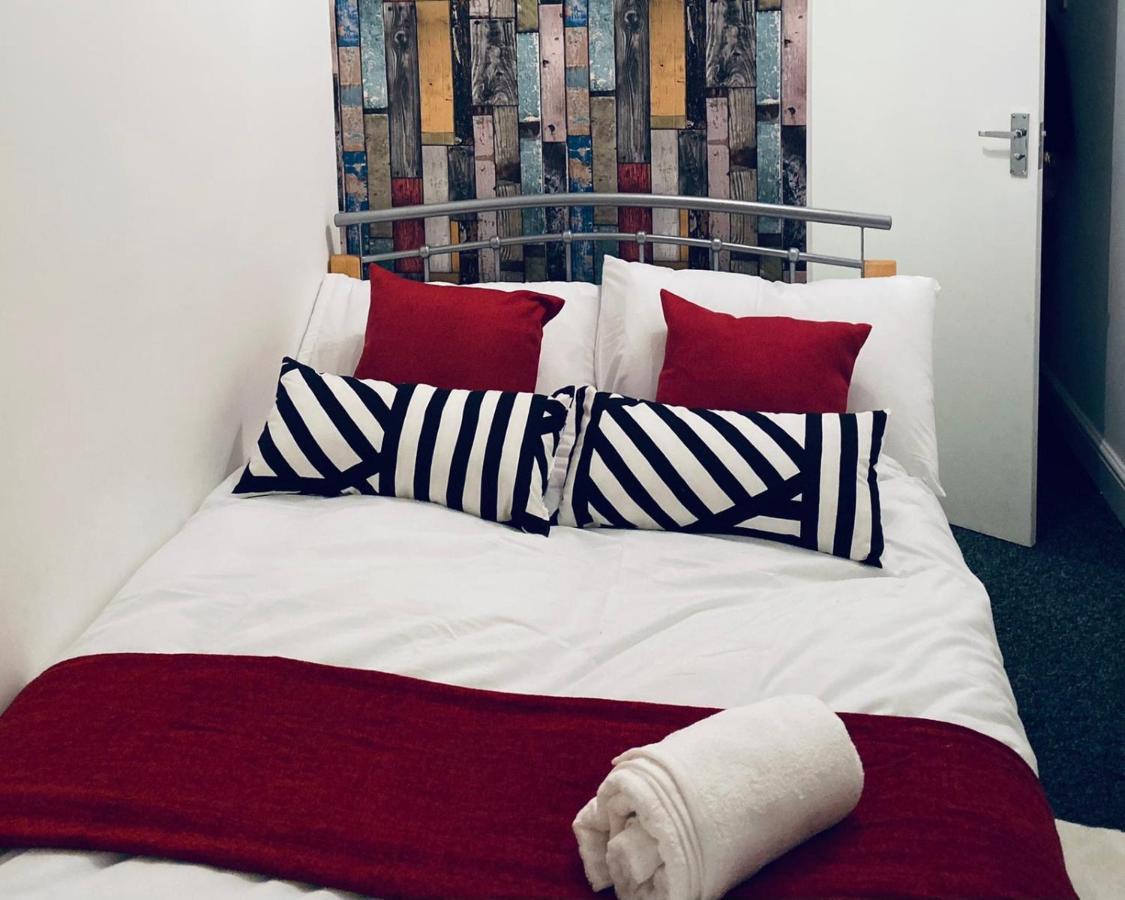 Large 4 Bedroom Home - Coventry City Centre Εξωτερικό φωτογραφία