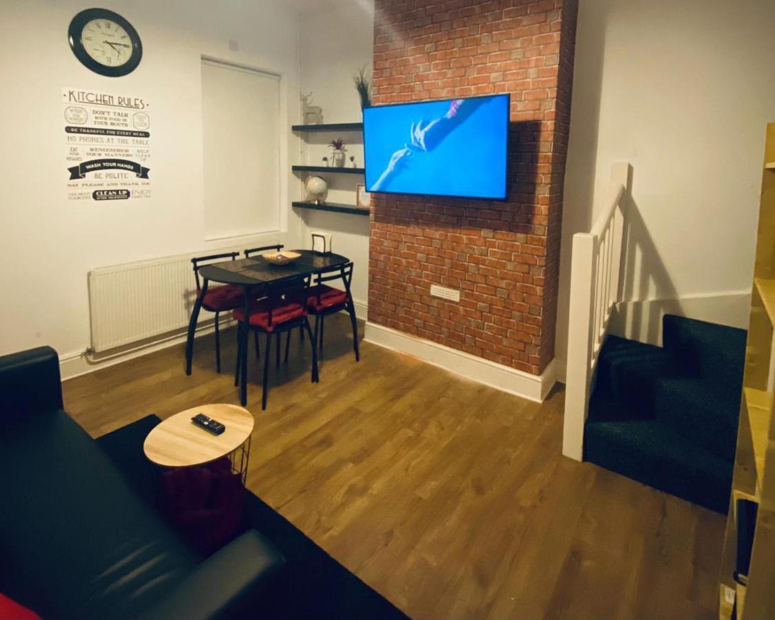 Large 4 Bedroom Home - Coventry City Centre Εξωτερικό φωτογραφία