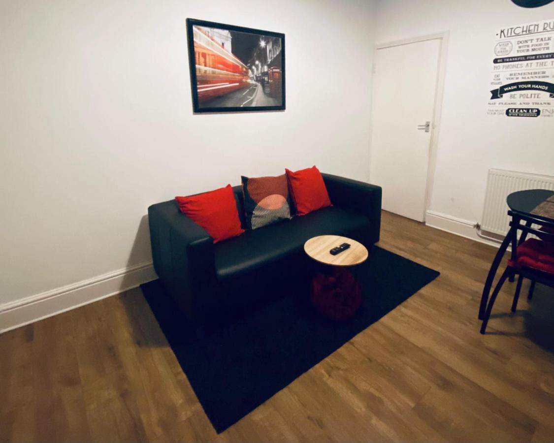 Large 4 Bedroom Home - Coventry City Centre Εξωτερικό φωτογραφία