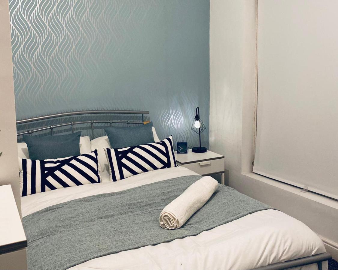 Large 4 Bedroom Home - Coventry City Centre Εξωτερικό φωτογραφία