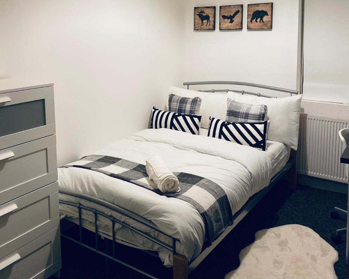 Large 4 Bedroom Home - Coventry City Centre Εξωτερικό φωτογραφία
