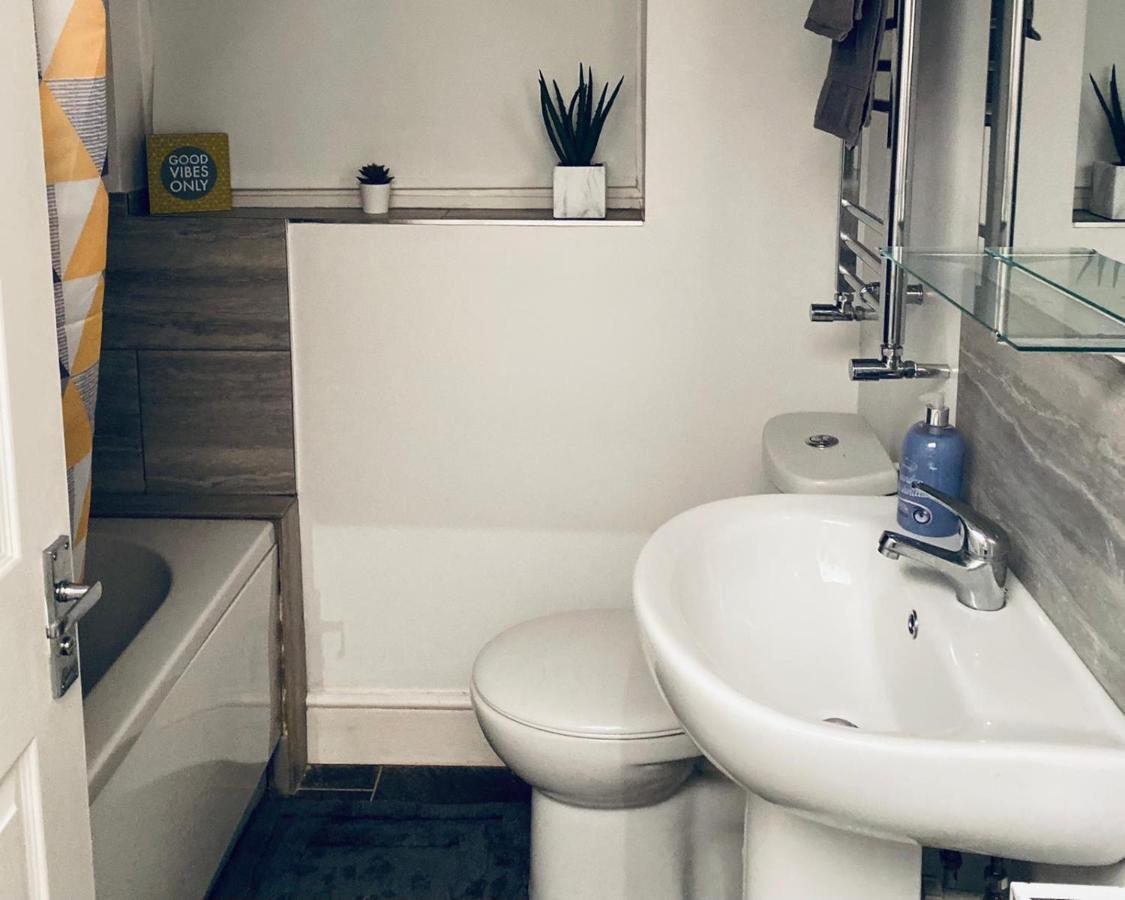 Large 4 Bedroom Home - Coventry City Centre Εξωτερικό φωτογραφία